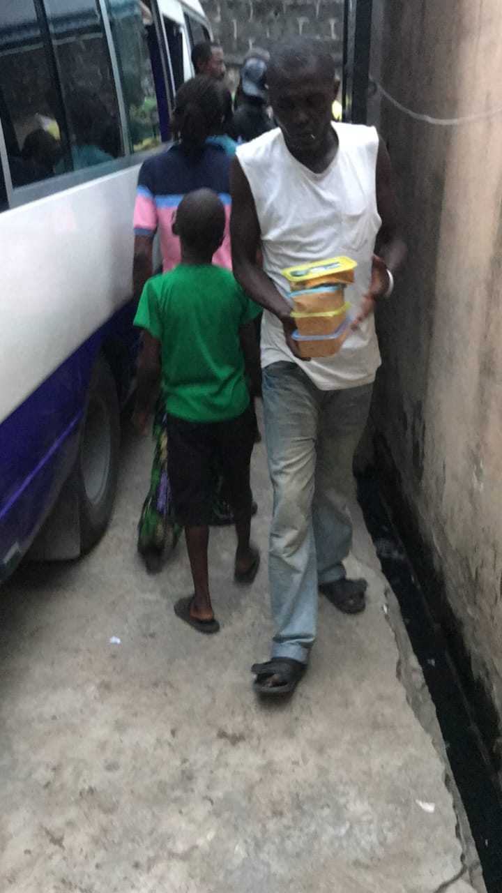 Lagos_street_feeding