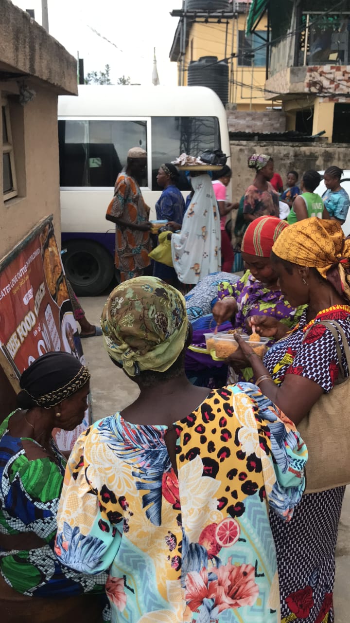 Lagos_street_feeding