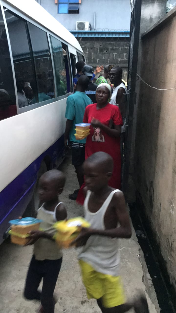 Lagos_street_feeding