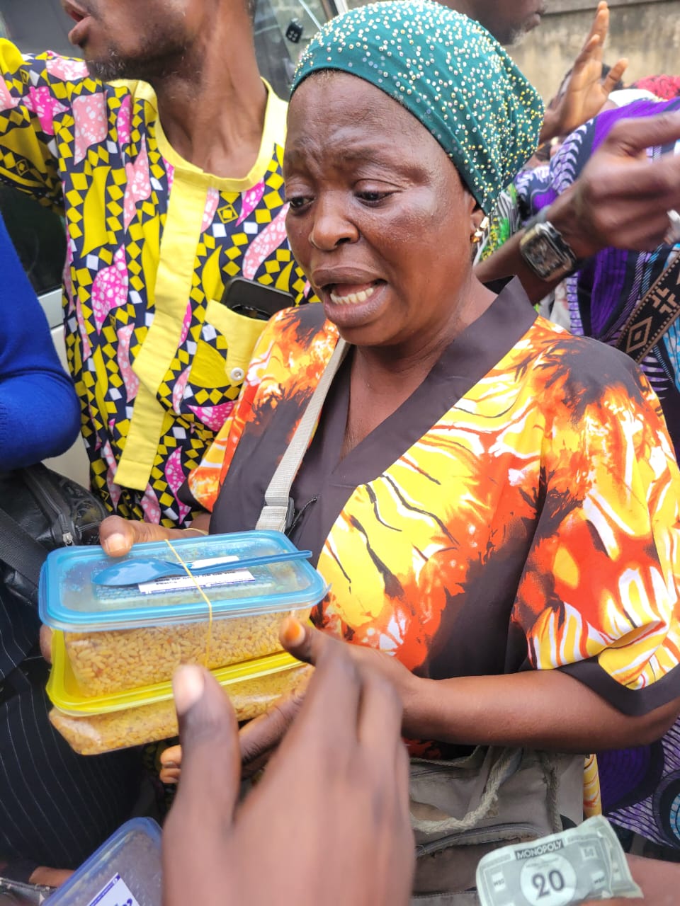 Lagos_street_feeding