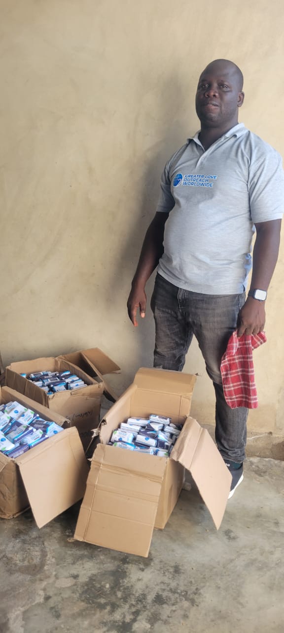 Lagos_street_feeding