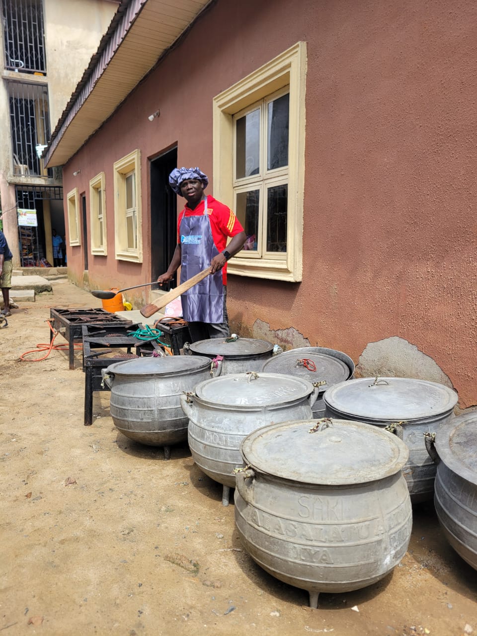 Lagos_street_feeding