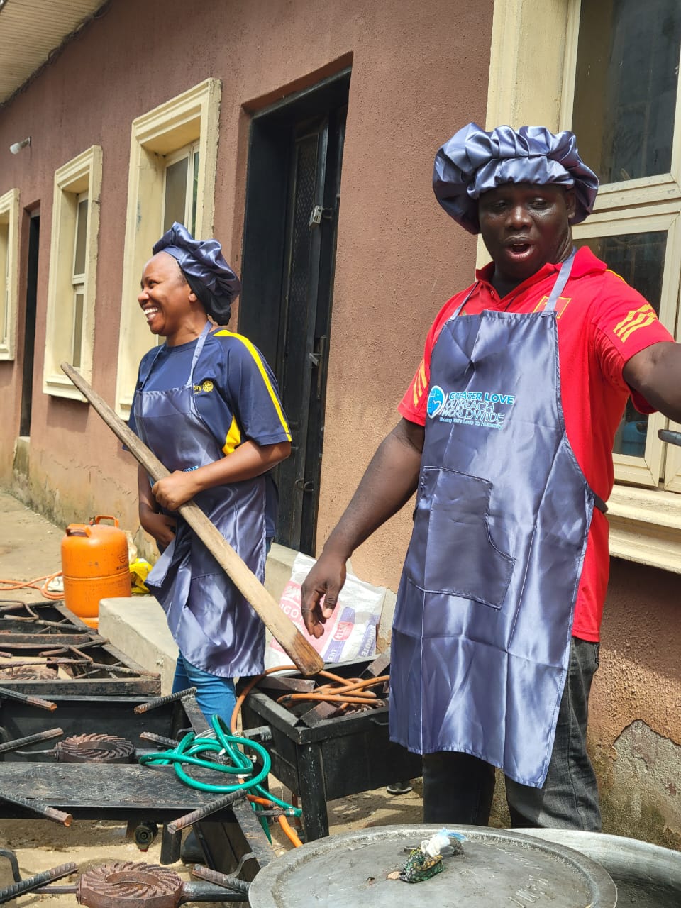 Lagos_street_feeding
