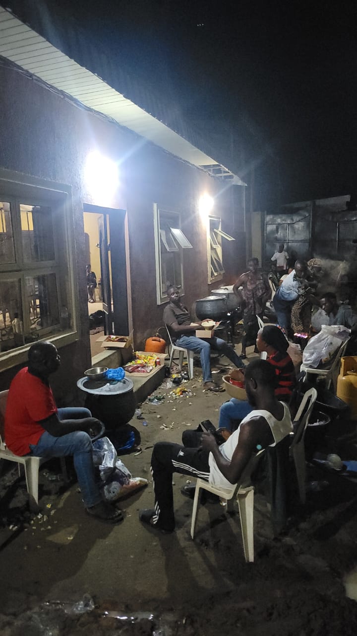 Lagos_street_feeding